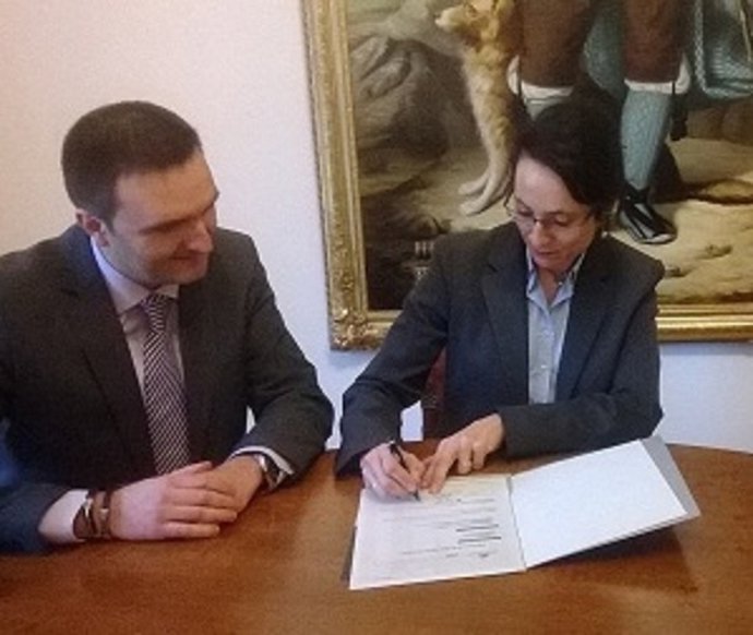 Convenio la Caixa y Ayuntamiento Huesca para el programa Zona Abierta