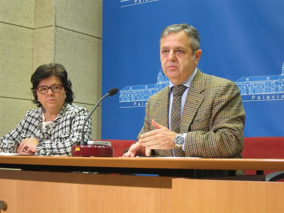Dolores Sánchez y Salvador Fuentes en la rueda de prensa