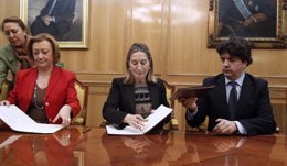 Firma del acuerdo para mejorar la línea Huesca-Canfranc.