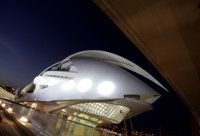 Ampliado el perímetro de seguridad en el Palau de les Arts tras desprenderse una pequeña parte del revestimento cerámico