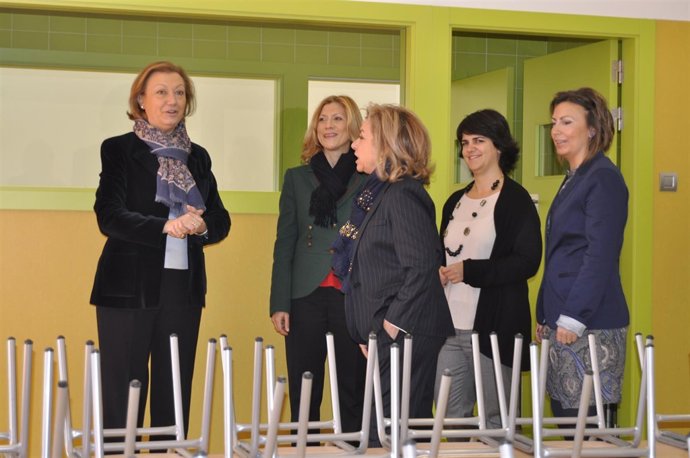 La presidenta ha visitado el nuevo CEIP de María de Huerva.