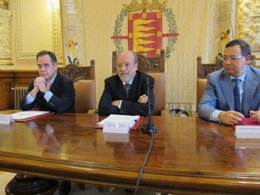 El alcalde, junto a Pablo Trillo y Fernando Rubio Ballestero.