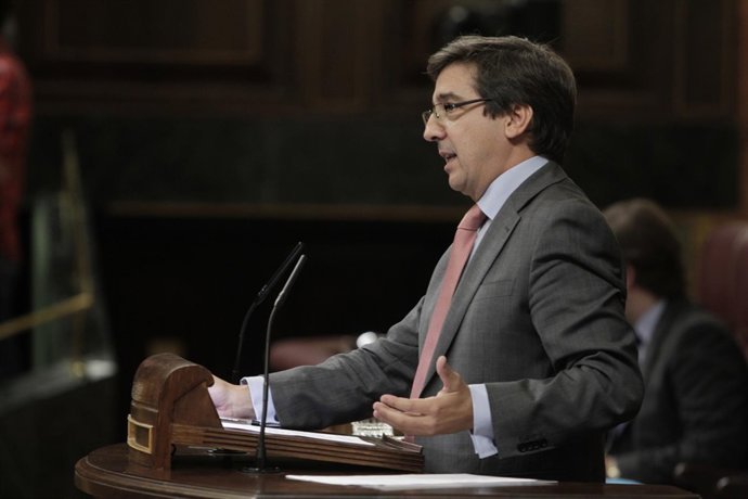 Carlos Salvador, diputado de UPN, en el hemiciclo