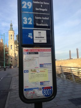 Poste de autobús urbano