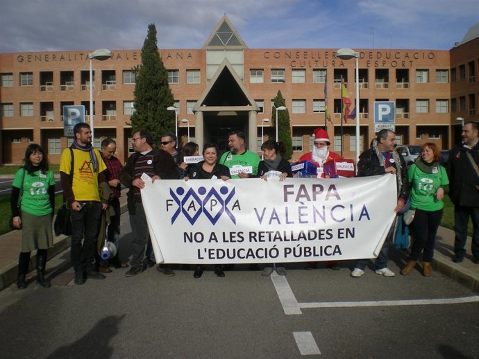 Miembros de FAPA ante Educación