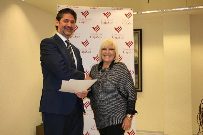 Cañadilla y Cobos tras firmar el convenio 