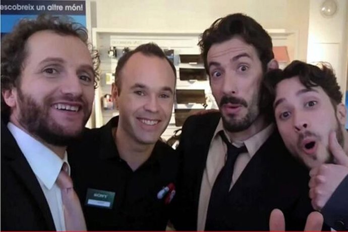 Iniesta: vendedor Sony por un día 