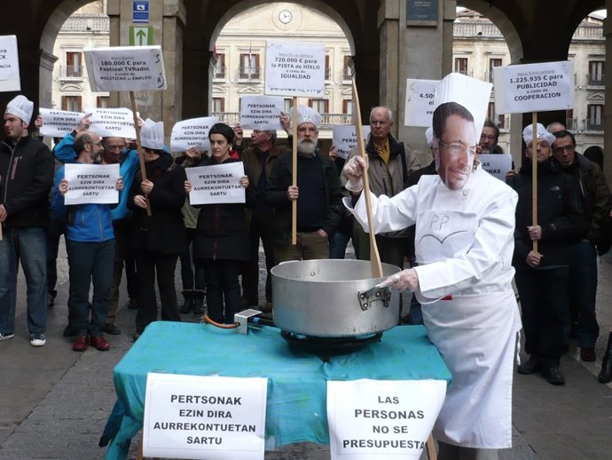 Acción de la plataforma de derechos sociales  contra lso presupuestos de maroto