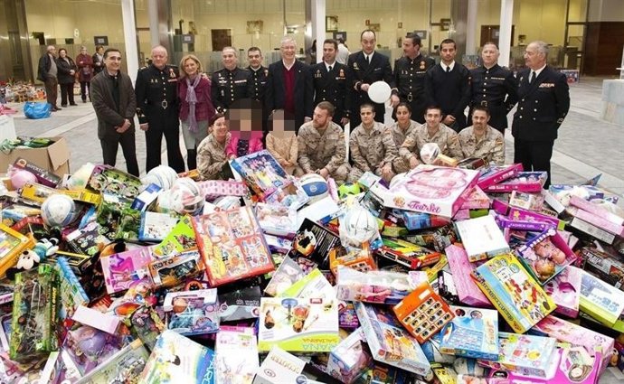 Cerca de 3.000 juguetes forman la montaña de ilusión de este año 