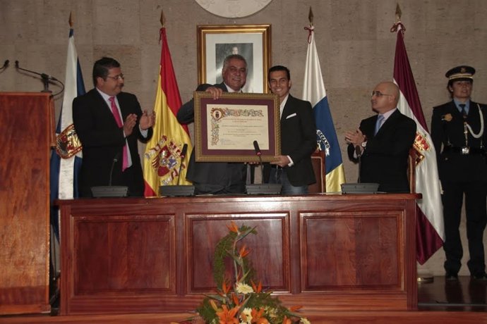 Acto de entrega de la medalla