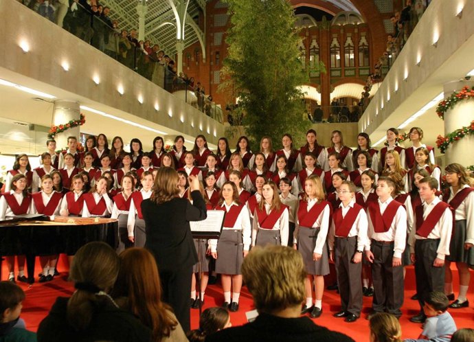 Coral juvenil Pequeños Cantores