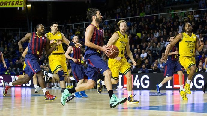 El Barça vence con autoridad al Gran Canaria pero sin brillar