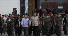 Nicolás Maduro y Cabello con miembros del Ejército