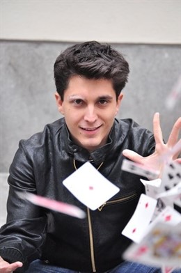 El Campeón del Mundo de Ilusionismo, Jorge Luengo, actua en Huesca.