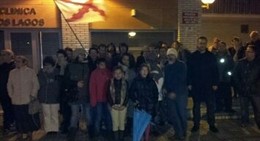 Concentración contra el aborto frente a la clínica Los Lagos