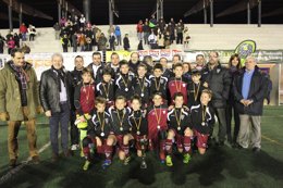 Del Río felicita a los ganadores del torneo de fútbol 8 'EDF Logroño'