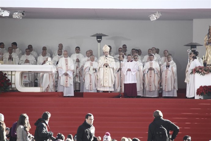 Rouco Varela oficia una misa por las familias