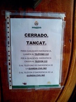 Cartel en el retén de la Policía Local de Albaida (Valencia)