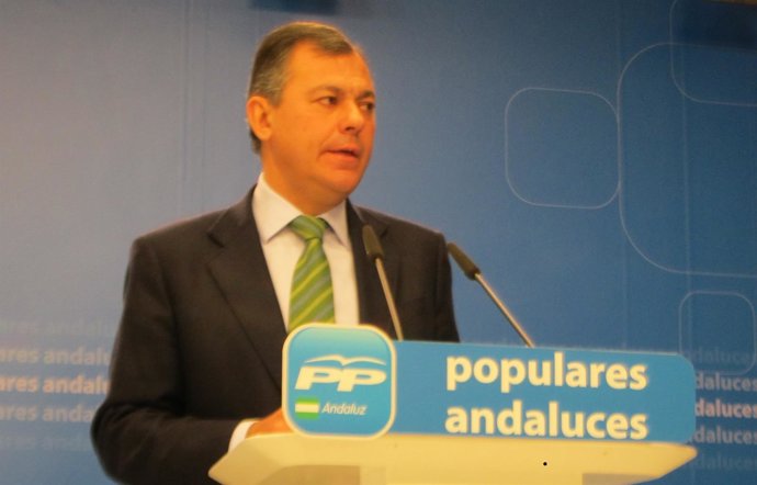 José Luis Sanz hace balance del año 2013 en la sede del PP-A