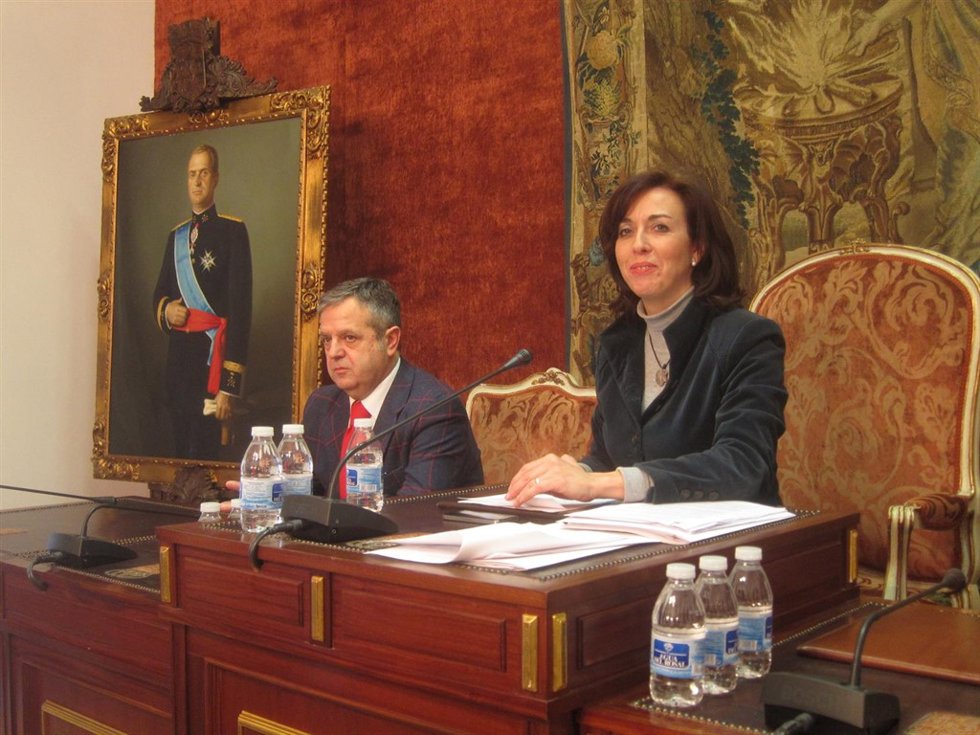 Salvador Fuentes y María Luisa Ceballos en el Pleno de la Diputación