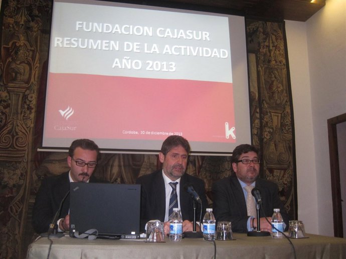 Presentación de balance de la Fundación CajaSur con Cañadilla, Luque y Mañas