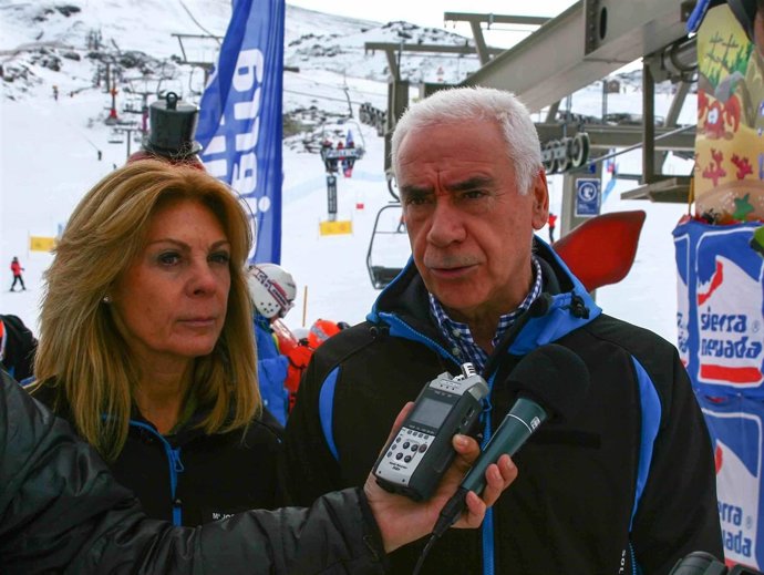 El consejero de Educación, Cultura y Deporte, Luciano Alonso, en Sierra Nevada