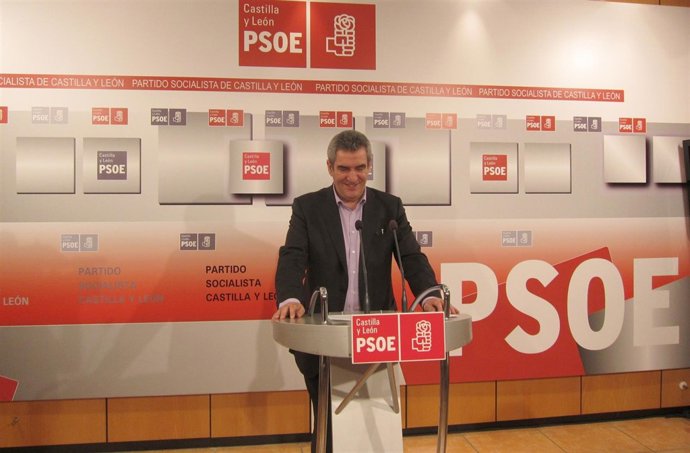 Julio Villarrubia en la sede socialista de Castilla y León