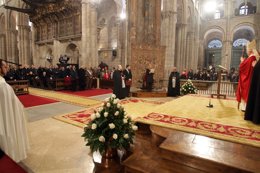  O vicepresidente da Xunta, Alfonso Rueda,  acompañado de membros do Goberno gal