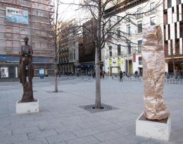 Gómez Ascaso reparará la escultura dañada que se expone en la Plaza de España