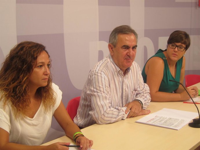 Tovar, en el centro, junto a López y Casalduero