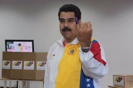  Nicolás Maduro  vota en las municipales