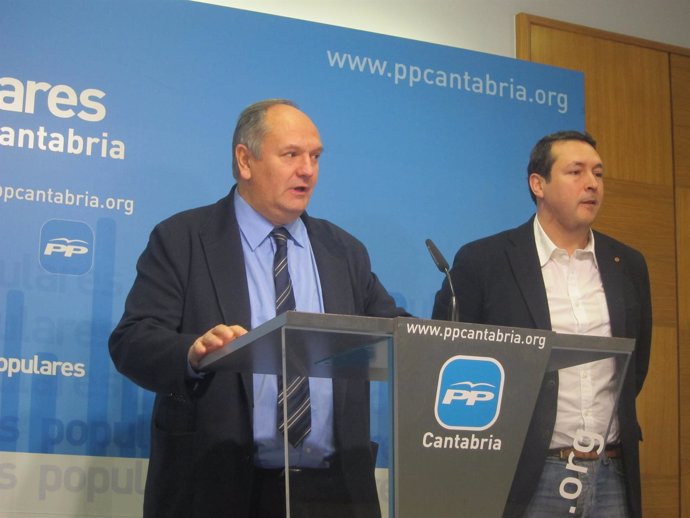 El consejero, Javier Fernández, y el diputado del PP Iñigo Fernández