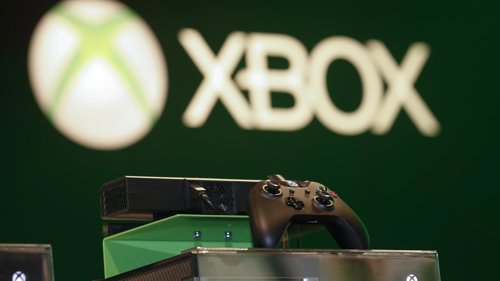 Una consola Xbox One de Microsfot durante la muestra de videojuegos Gamescome en