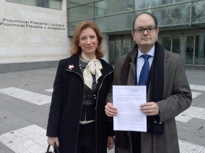 Dolz y el abogado Agustín Ferrer en la Ciudad de la Justicia