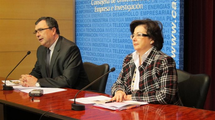 Ballesta Y María Dolores Alarcón Presentan Talleres Centros Artesanía Para 2012