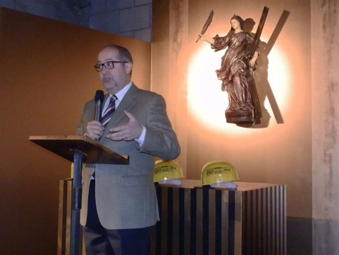El conseller Felip Puig en la Basílica de Santa Maria del Pi de Barcelona