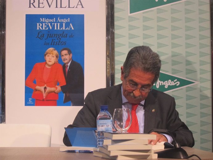 Revilla presenta su libro en el centro comercial Bahía de Santander