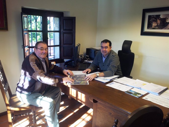 Alcalde y concejal de Obras Públicas de Ribamontán al Monte