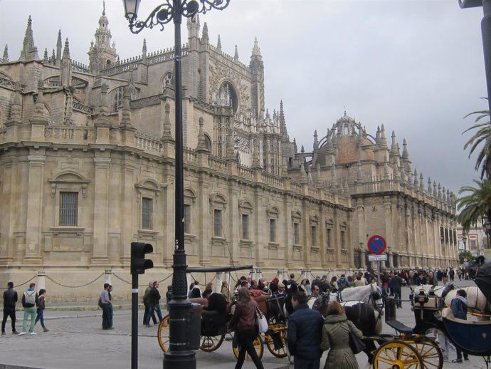 Turistas en Sevilla.