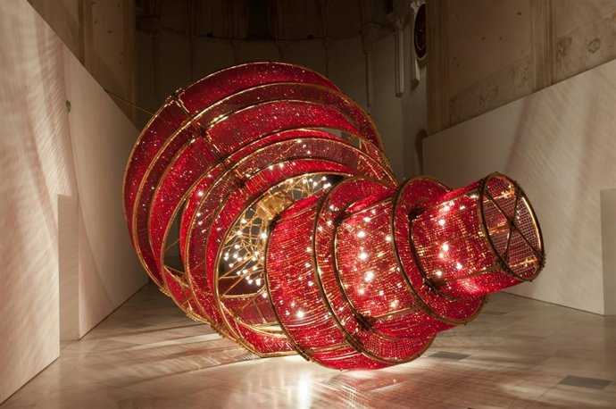 Obra 'Descending Light' del artista chino Ai Weiwei