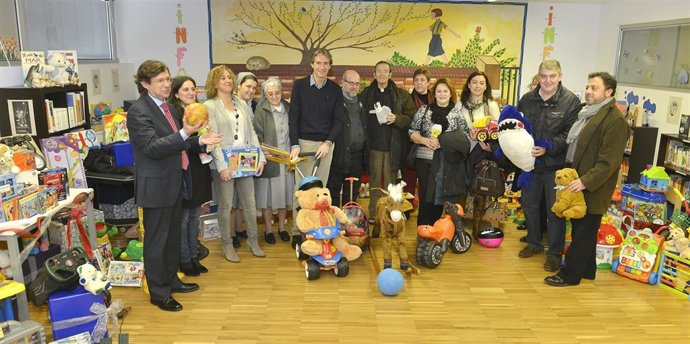 Entrega juguetes campaña Navidad