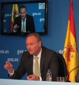 El presidente de la Generalitat, Alberto Fabra, en rueda de prensa.