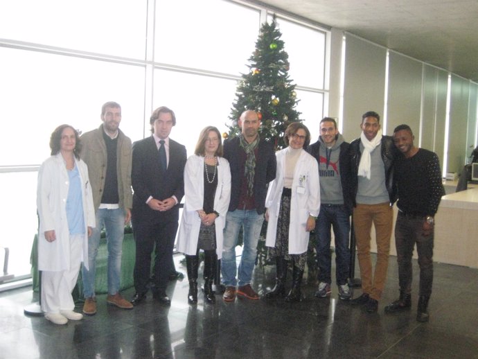 El Rayo visita el hospital Infanta Leonor de Madrid
