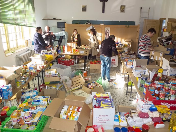 Cáritas reparte 3,5 toneladas de alimentos en San Vicente