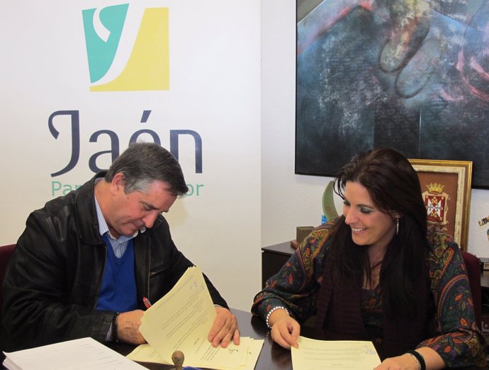 Firma de convenio entre Diputación de Jaén y Ayuntamiento de La Puerta de Segura