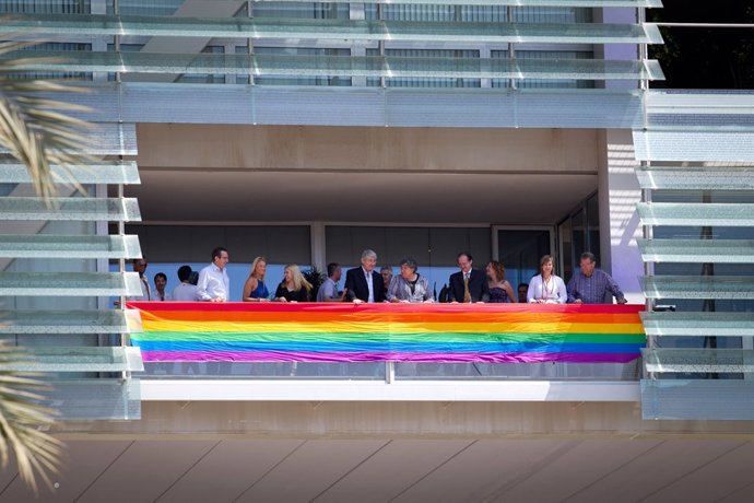 Bandera Gay En El Ayuntamiento De Benidorm