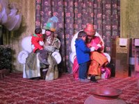 La Cabalgata de Reyes de Barcelona cambia el sistema de reparto de caramelos por seguridad