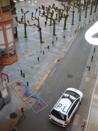 El viento tira árboles, contenedores o adornos navideños en Cantabria
