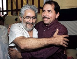 El ex guerrillero Edén Pastora y el presidente de Nicaragua, Daniel Ortega