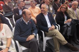 Alfredo Pérez Rubalcaba (PSOE) Pere Navarro (PSC) (Archivo)